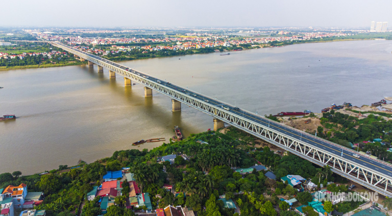 Cầu Thăng Long là một trong những cây cầu quan trọng nhất của thủ đô Hà Nội