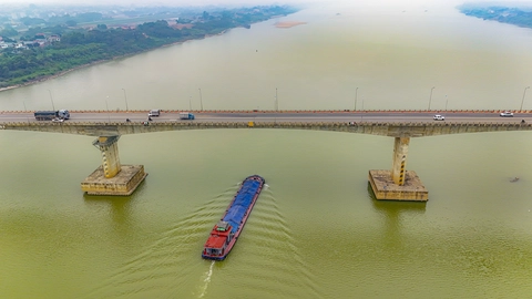 Cây cầu còn đóng vai trò quan trọng trong việc kết nối các khu đô thị vệ tinh